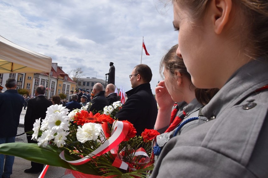 Obchody Święta 3 Maja w Białymstoku. Kwiaty pod pomnikiem i Apel Pamięci [WIDEO]