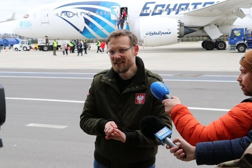 Tysiące Ukraińców wyląduje w Goleniowie. Pojawiły się dwa samoloty z... Egiptu