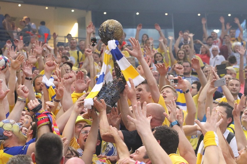 Vive Tauron Kielce po horrorze wygrał z Veszprem i zwyciężył w Lidze Mistrzów