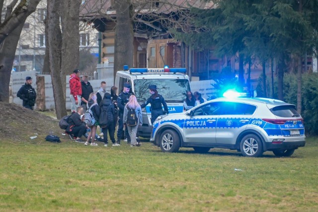 Policja w Zakopanem zatrzymała nieletnich pijących alkohol