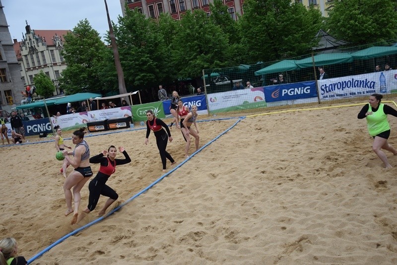 Turniej piłki ręcznej plażowej na pl. Solnym (ZDJĘCIA)