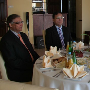 Ambasador Pakistanu, Murad Ali oraz radca handlowy, Zulfiquar Younas