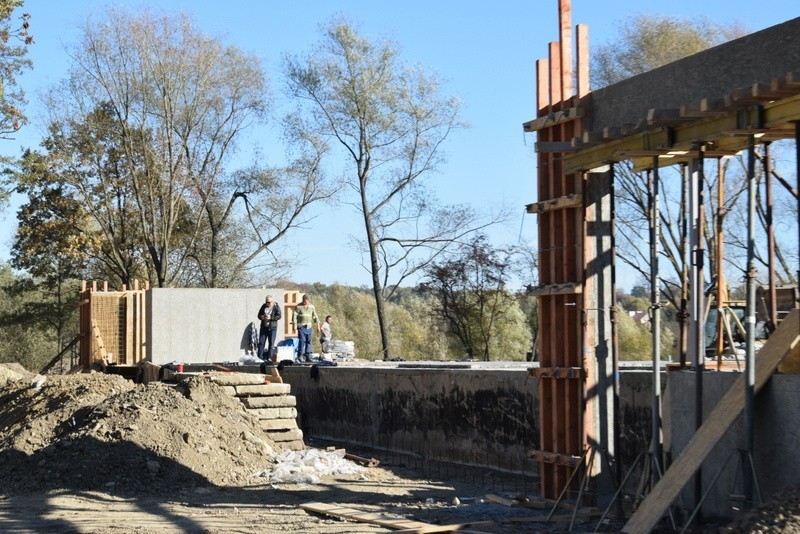 Palety z kostką porfirową dotarły właśnie na Kantorię....