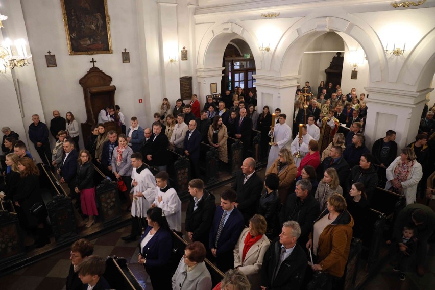 Sześciu alumnów Wyższego Seminarium Duchownego w Sandomierzu przyjęło strój duchowny. Mszy świętej przewodniczył biskup Nitkiewicz 