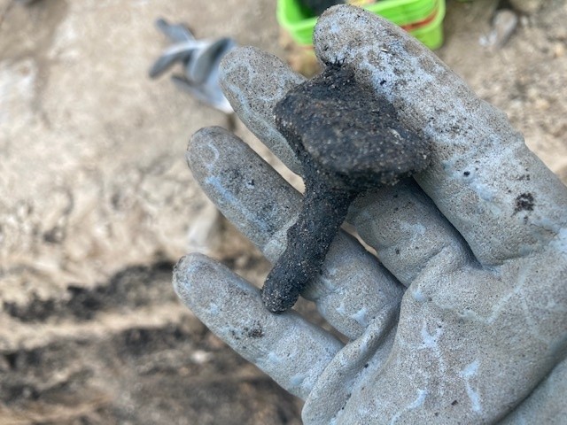 Archeolodzy znów na placu budowy torowiska w Pabianicach. Co tym razem wykopali? ZDJĘCIA