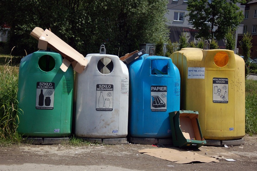 Kraków: oto stosy nieposegregowanych śmieci. A co dzieje się na Twoim osiedlu? [ZDJĘCIA]