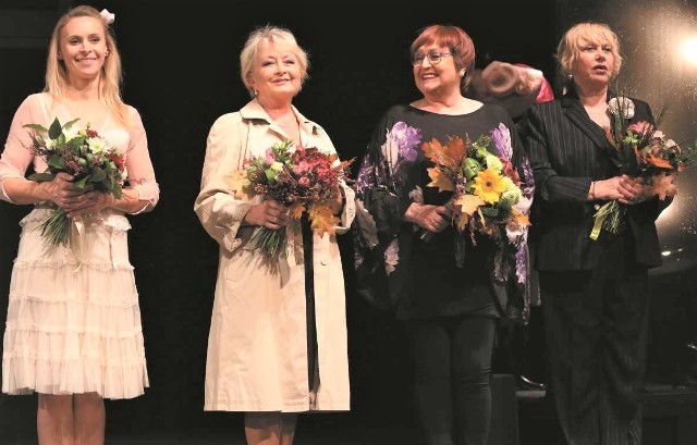 W spektaklu "Lilka, cud miłości" od lewej: Paulina Holtz, Magdalena Zawadzka,  Krystyna Tkacz, Joanna Żółkowska. Sztuka ta 24 marca rozpocznie festiwal Grudziądzka Wiosna Teatralna