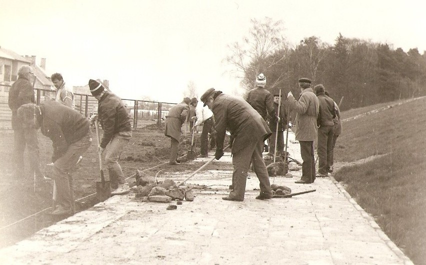 Stadion przy ulicy Sportowej w Ustce otwarty został w 1990...