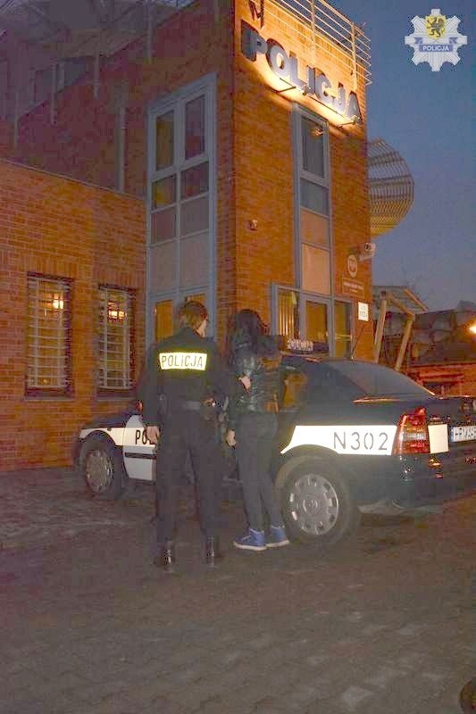 Policja z Sopotu zatrzymała dwie nastolatki w wieku 14 i 16 po tym, gdy w jednym ze sklepów z odzieżą usiłowały ukraść ubrania
