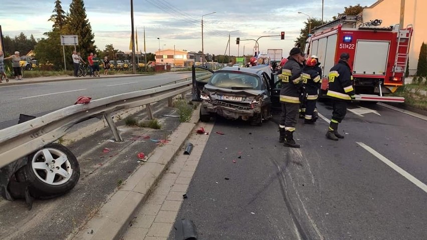 Groźny wypadek pod Wrocławiem. Tir staranował auto osobowe (ZDJĘCIA)