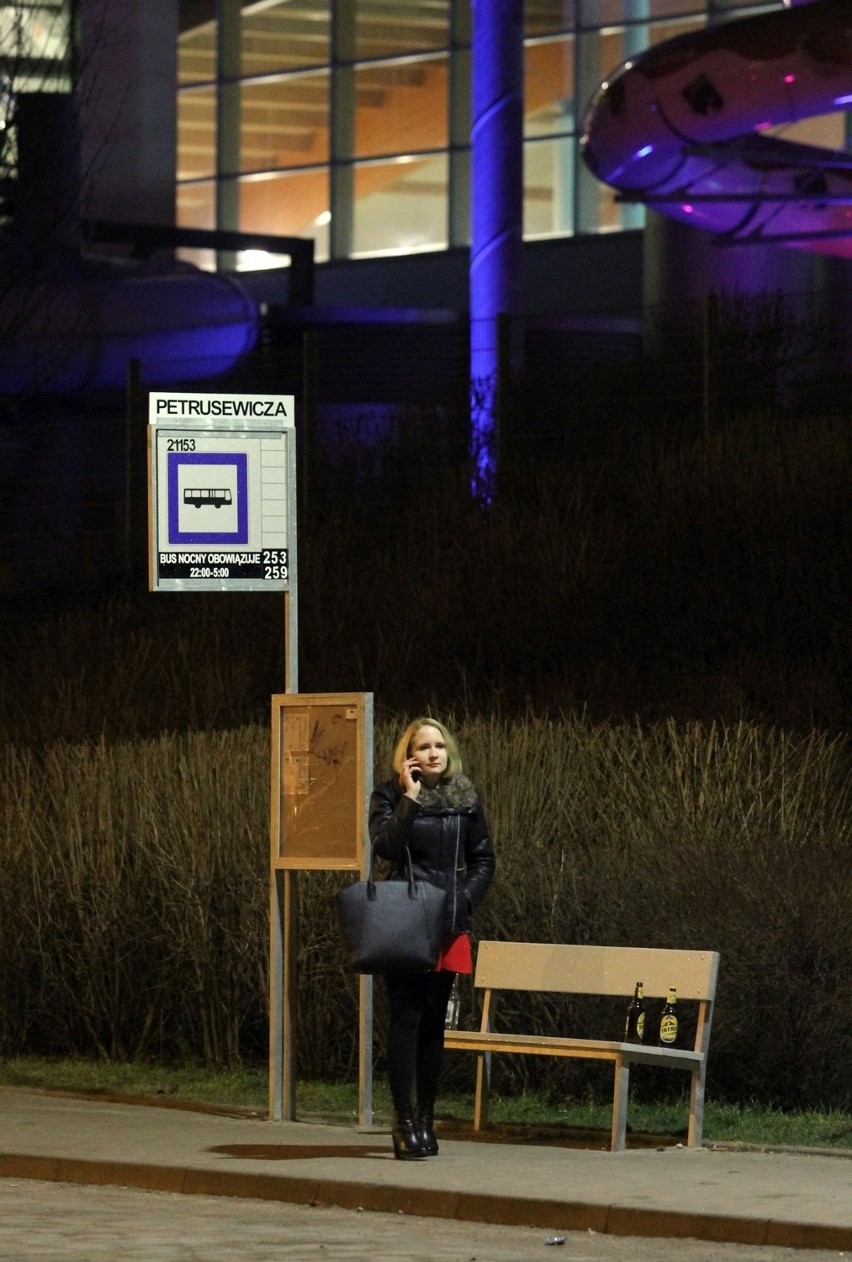 Wrocław: Autobusy nocne przeniosły się z dworca PKS pod aquapark (ZDJĘCIA)