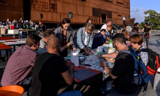 Gdańsk wspomina Sierpień 1980. Kolacja przed Europejskim Centrum Solidarności w środę 14.08.2019