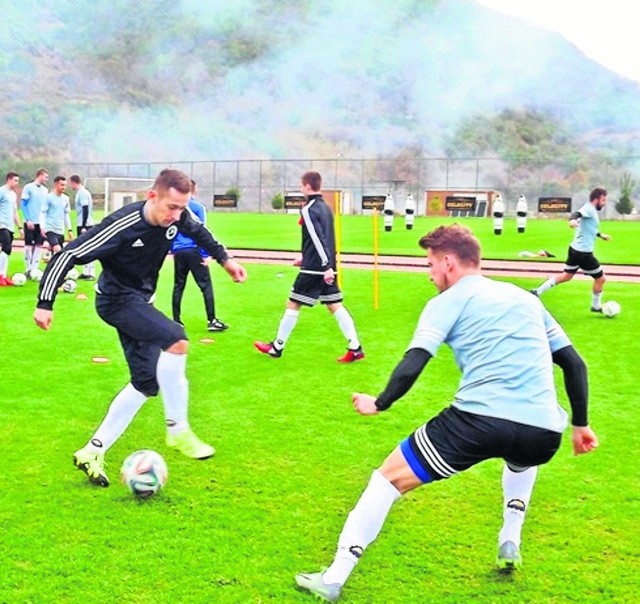 Czas piłkarzom Stali Mielec na obozie w Turcji wypełniają treningi i mecze sparingowe