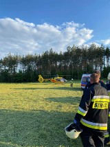 Wypadek podczas prac polowych w Starym Barkoczynie (powiat kościerski). 52-letni mężczyzna doznał urazu twarzoczaszki