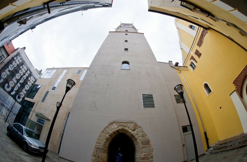 Wieża w Świdnicy pozwala podziwiać widoki z dwóch poziomów,...