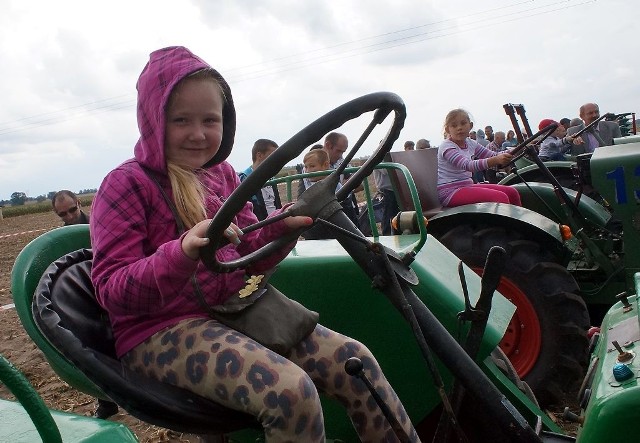 Dziewczyny na traktory!