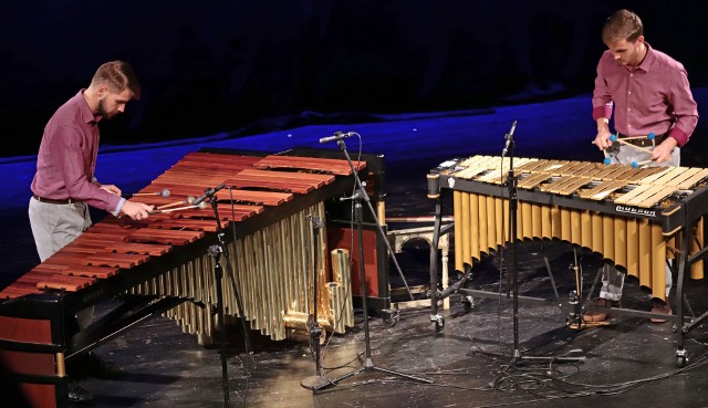 Zespół Marimbazzi Duo tworzy dwóch wyjątkowo zdolnych muzyków:  Jakub Kołodziejczyk i Paweł Dyyak