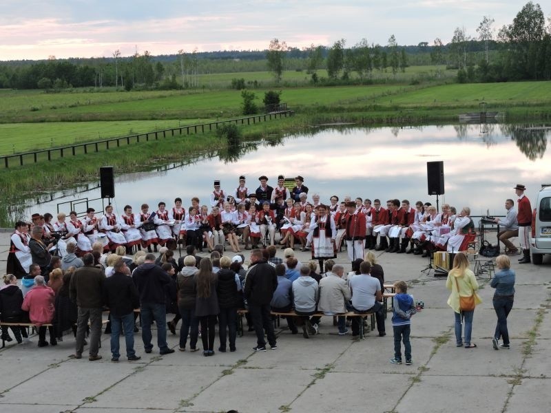 Już po raz czwarty nad zalewem w Serafinie odbyła się Noc...