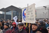 Protest na placu Szewczyka w Katowicach. Ludzie nie chcą placu Kaczyńskich NA ŻYWO