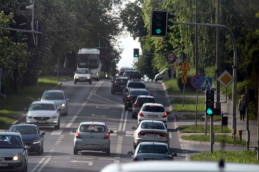 Wielki wyścig ulicami rozkopanego miasta (WIDEO)