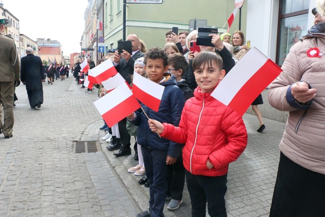 Na rynku górowskim zebrały się władze województwa, parlamentarzyści, samorządowcy, wojsko, przedstawiciele różnych instytucji i mieszkańcy.