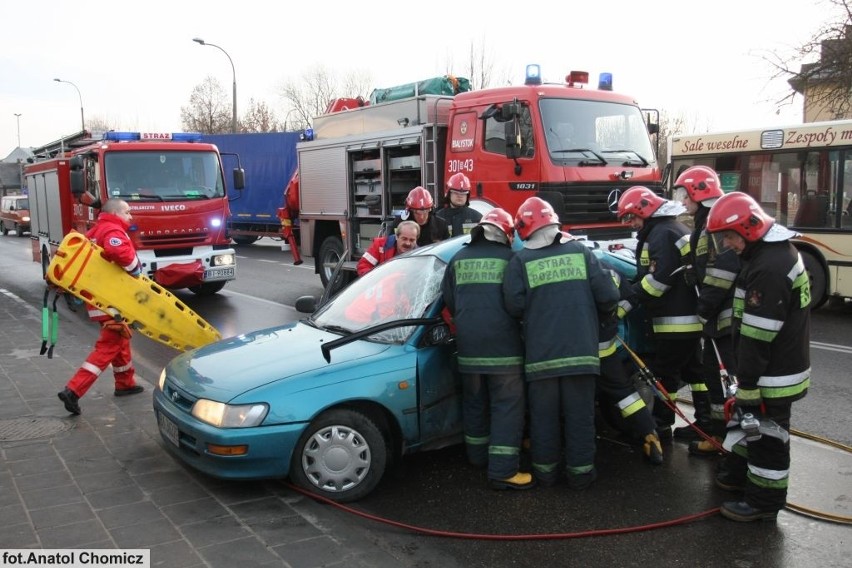 Autobus zderzył się z osobówką