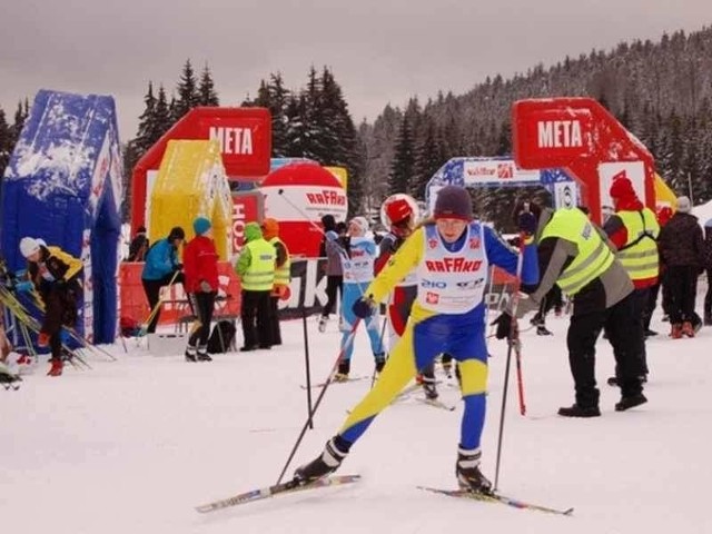 Biegi narciarskie w Polsce stają się coraz bardziej popularne.