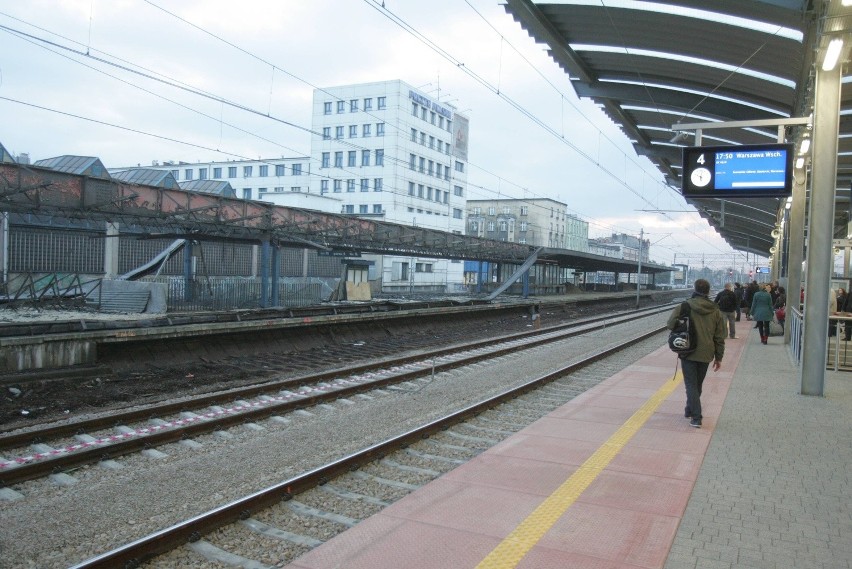 Budowa dworca w Katowicach: Peron 4 do rozbiórki [ZDJĘCIA]