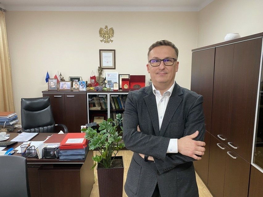 Paweł Zagaja. Ma 43 lata. Obecny burmistrz Nowego Korczyna.