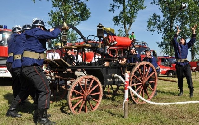 W tych zawodach ekipy Ochotniczych Straży Pożarnych będą używać wozów strażackich sprzed 100 lat.