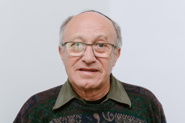 Samuel Halpern z Izraela, 73 l., przybywa na Podkarpacie, aby czcić pamięć ofiar Holokaustu.