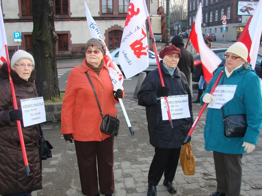 Strajk na Śląsku: Protest górników w Mysłowicach. Blokowali ulice. Jutro powtórka [ZDJĘCIA]