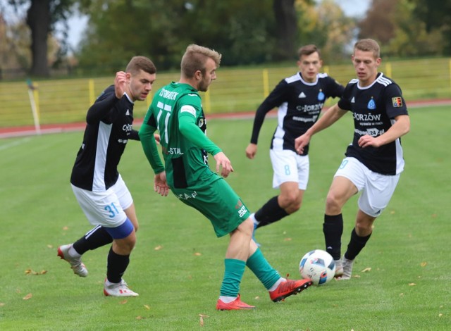 Konflikt Gwarka z Ruchem sięga 2019 roku i pierwszego meczu tych drużyn w III lidze. Tarnogórzanie wygrali wówczas z Niebieskimi 2:0.Zobacz kolejne zdjęcia. Przesuwaj zdjęcia w prawo - naciśnij strzałkę lub przycisk NASTĘPNE 