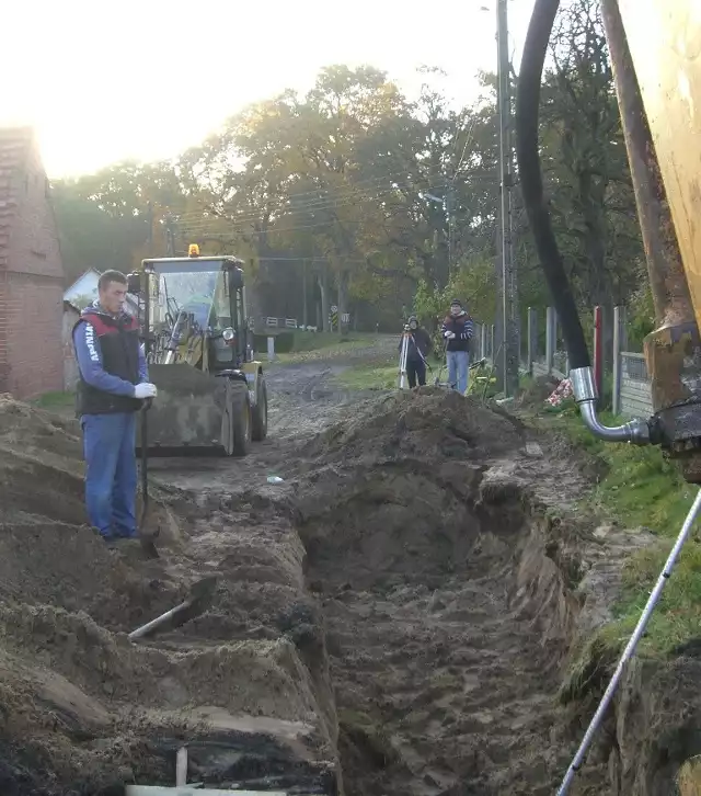 Prace przy budowie kanalizacji trwają obecnie m.in. w Mostnie