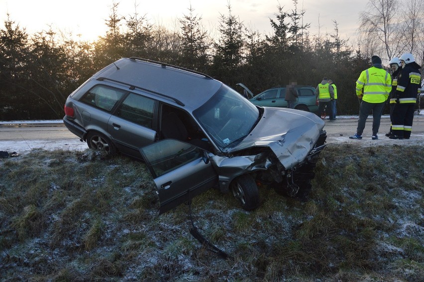 Wypadek na jerzmanówce. Audi hamowało ręcznym [FOTO]