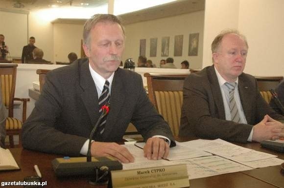 - Wstrząsy to nic nadzwyczajnego w górnictwie - uspokajał dziś na konferencji dyrektor Marek Cypko (po lewej) (fot. Dorota Nyk)