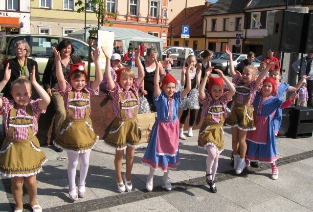 Grupa taneczno-wokalna "Marlenki&#8221; działa od kwietnia 2008 przy kole DFK Leśnica. Założyła ją pani Marlena Paisdzior. Dzieciaki zawsze prezentują repertuar w języku niemieckim i polskim, by dotrzeć do jak najszerszego grona odbiorców.