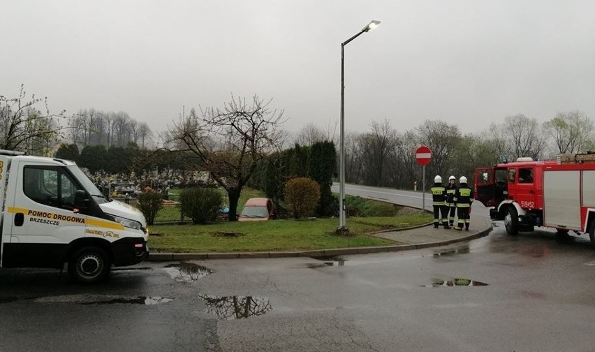 Pechowa droga wojewódzka nr 933 w Brzeszczach – trzecie zdarzenie w ciągu ostatnich dni [ZDJĘCIA]