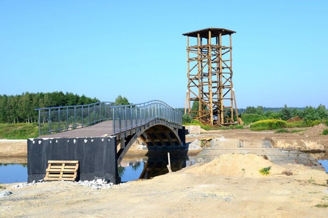 W ramach zagospodarowania zbiornika utworzona została wieża widokowa na wyspie