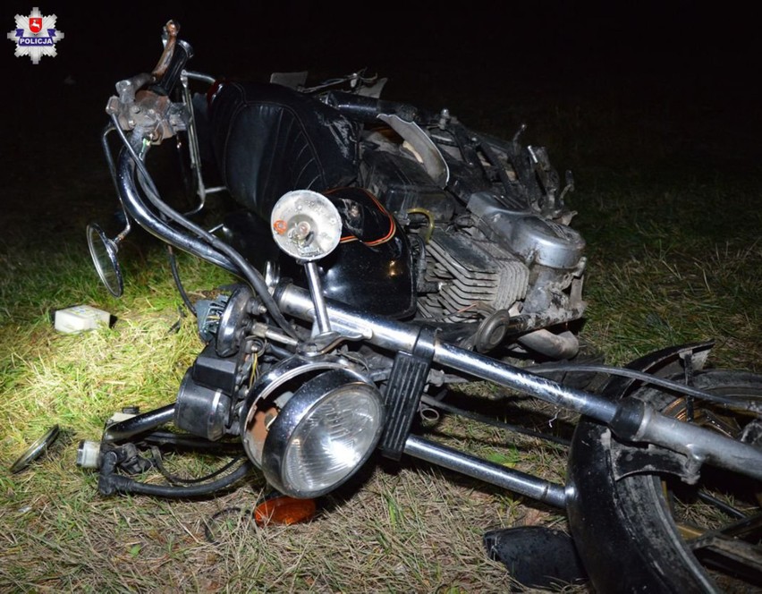 Czołowe zderzenie osobówki z motocyklem na trasie Włodawa-Chełm. Motocyklista zmarł, pasażer walczy o życie
