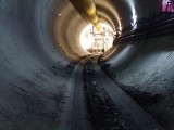 Faustyna drążąca tunel jest już pod aleją Włókniarzy. Tarcza wykonała już 370 metrów tunelu. ZDJĘCIA