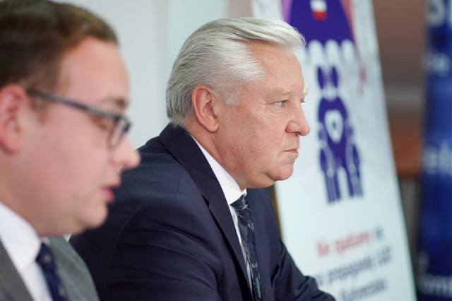 Senator Jan Dobrzyński i radny sejmiku Sebastian Łukaszewicz uważają, że prezydent Białegostoku mógł zakazać marszu równości. powołują się tu na przykłady innych miast. Jednak większość odmów włodarzy była uchylana przez sądy.