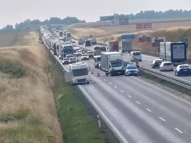 Na autostradzie A4 pod Wrocławiem zderzyły się trzy samochody