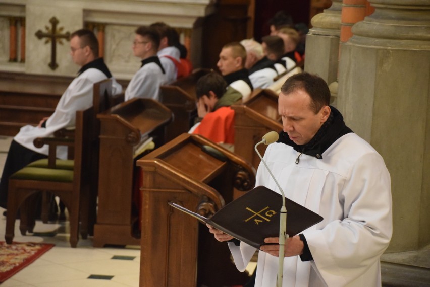 W kościołach odprawiona została liturgia Męki Pańskiej