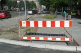 Kraków. Wysokie krawężniki znikną pod asfaltem [MÓJ REPORTER]