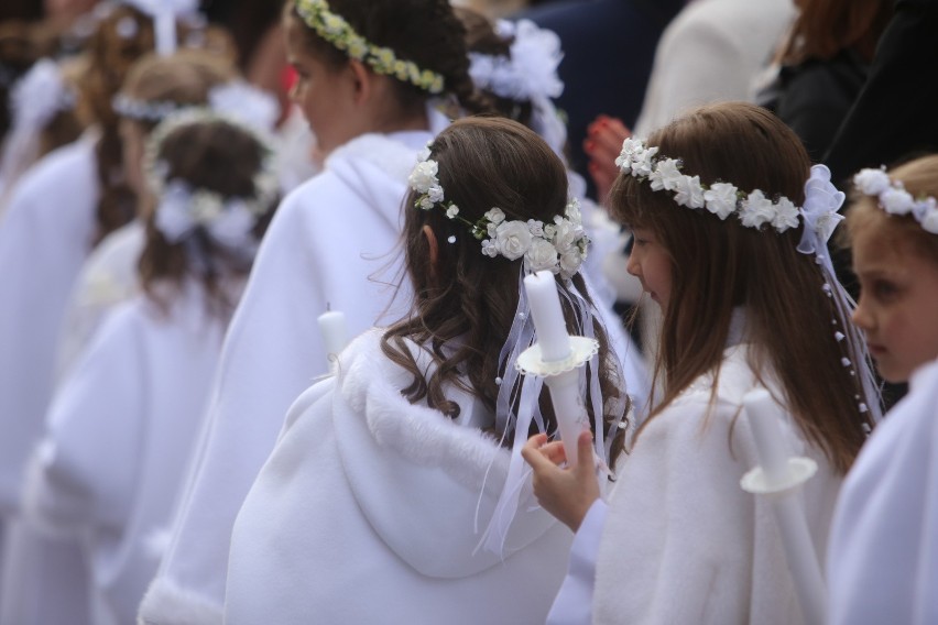 Komunia 2018. To już w niedzielę 27 maja? Ile kosztuje przygotowanie do komunii. Czy 500 zł na prezent to nie za mało?