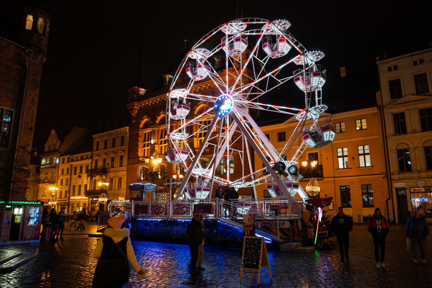 Od 6 grudnia centrum Torunia rozświetlają setki świątecznych...