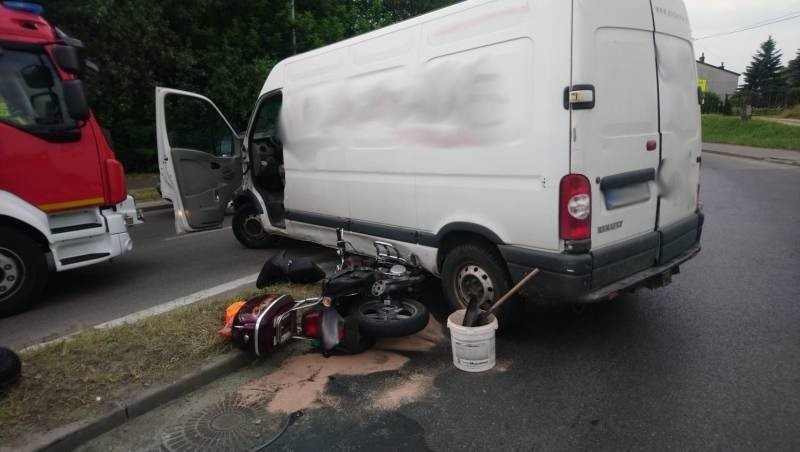 Wypadek Nowy Sącz. Na ul. Nawojowskiej motocykl zderzył się z samochodem dostawczym [ZDJĘCIA]