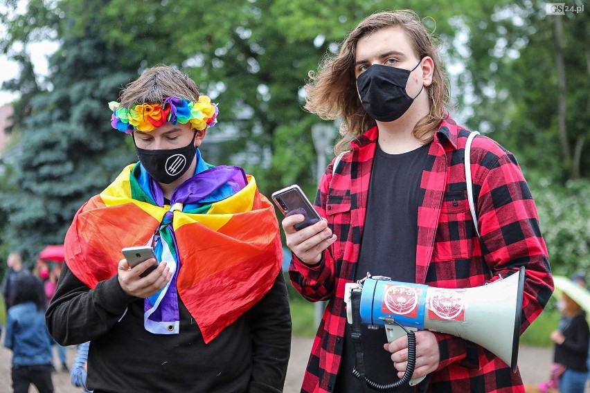 "Ludzie, nie ideologia". Protest przed Pomnikiem Czynu...