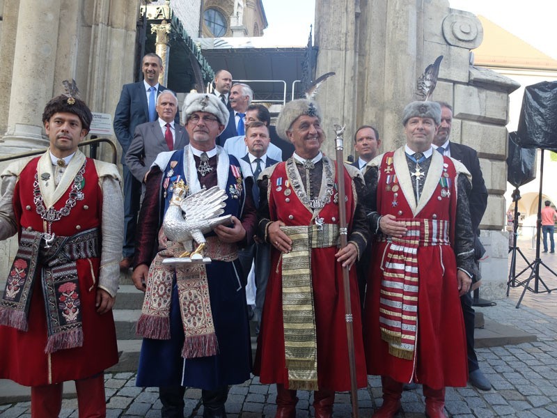 Msza święta w królewskiej katedrze na Wawelu w przeddzień marszu szlakiem Pierwszej Kompanii Kadrowej